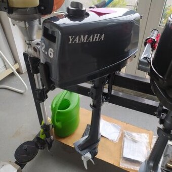 Lodní motor Yamaha T2,6 pouze 8,9 kg, lehký a skladný