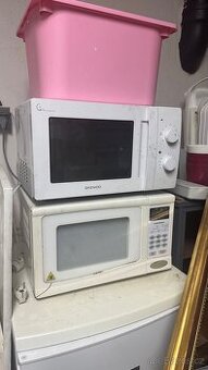 2x mikrovlnka a lednice