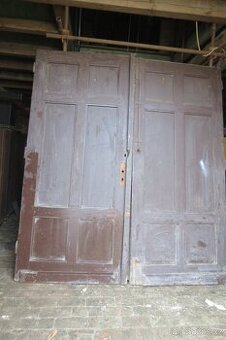 1/ Staré vchodové dveře