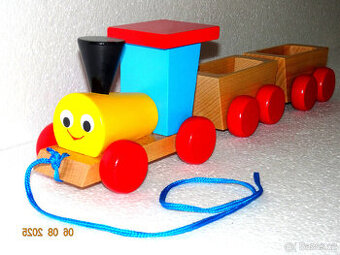 DŘEVĚNÁ MAŠINKA s  VAGONKY. Bezvadný stav.