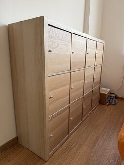 IKEA Kallax mořený dub 4x3 pozice 112x147 cm s dvířky IHNED