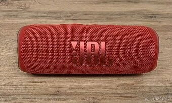 Přenosný reproduktor JBL Flip 6 červený 30 W