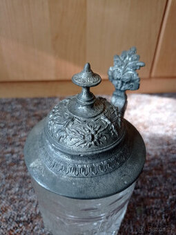 Broušený korbel s cínovým poklopem