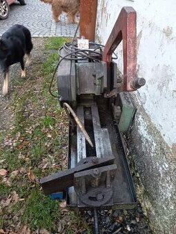 Dvoukotoučová bruska  strojní pila