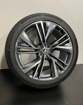 Kodiaq RS R20 Zánovní letní sada v top stavu.