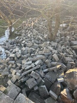 Dlažba a kameni za odvoz