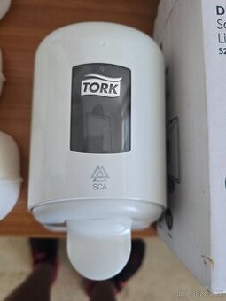 Tork neparfémovaný krém na ruce a tělo