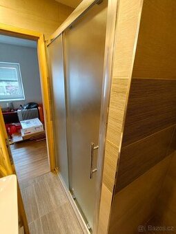 Šoupací dveře do sprchy