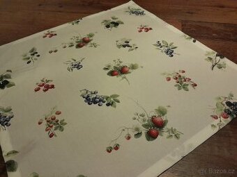 Čtvercový ubrus.....lesní plody