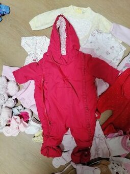 Balík oblečení pro novorozenou holčičku