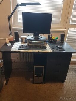 Kancelářský stůl černý