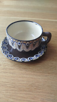 keramický hrneček s talířkem bulharská keramika