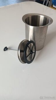 Ruční šlehač mléka