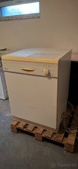 Myčka nádobí Whirlpool prodám