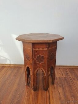 Dřevěný stolek z Maroka, vkládané dřevo