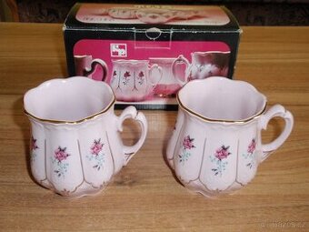 Sada dvou hrnků z růžového porcelánu