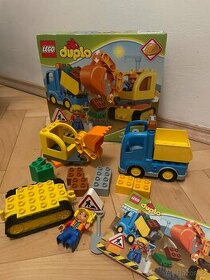 Lego duplo náklaďák a pásivý bagr