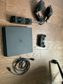 PS4 slim 500GB a PS4 hry