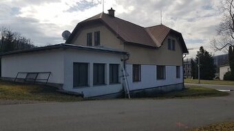 Bytový dům s dílnou a velkou garáží - 1