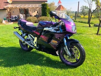 Suzuki GSXR 750, 1994, plně funkční, origo plasty