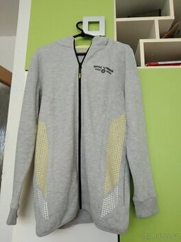 Chlapecké oblečení.