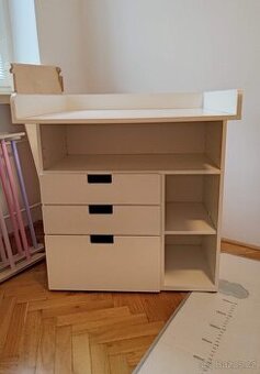 IKEA přebalovací pult s šuplíky