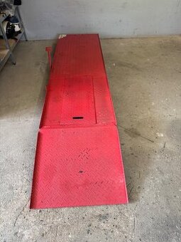 ZVEDACÍ HYDRAULICKÁ PLOŠINA