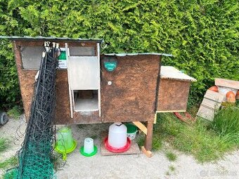 Kompletně vybavený kurník pro 5–6 slepic – připravený k použ