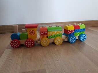 Dřevěný vláček se skladacími vagóny