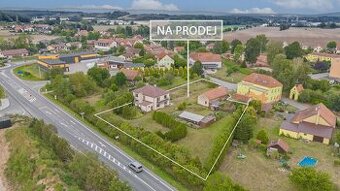 Rodinný dům s terasou, 2 garáže, rozsáhlé pozemky, Čestice,