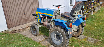 Malotraktor s přívěsem
