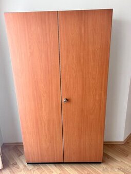 Kancelářské skříně 8ks