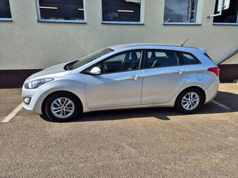 Prodám Hyundai i30 1.6CRDi 81kW Kombi r.v. 2013