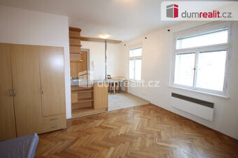 Pronájem bytu 1+kk 30 m2 P5 Smíchov zařízený po rekonstrukci