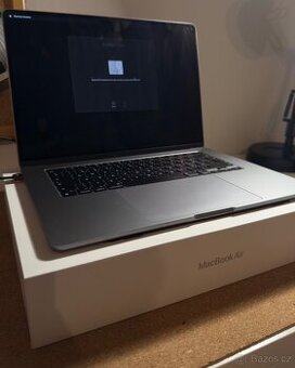 Apple MacBook Air 15″ (model 2023) s výkonným čipem Apple M2