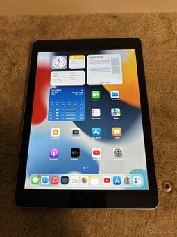 Apple iPad 5th Gen 9.7" Retina 128GB Wi-Fi Space Gray