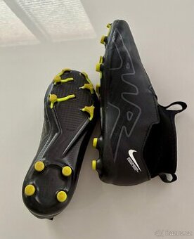 Fotbalove tretry Nike air vel. 38,5