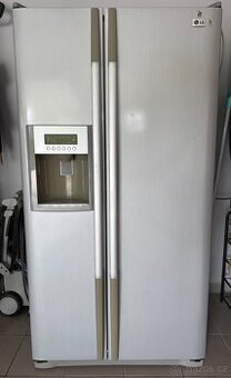 Americká lednice LG