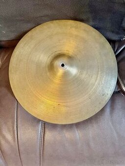 Zildjian Avedis 18" crash.