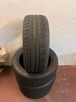 Zimní pneumatiky 235/45R18