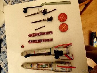 Raketa Hold starožitná plechová+díly navíc