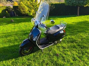 Vespa GTS 300 i.e. (2013) pěkná + doplňky + komplet servis