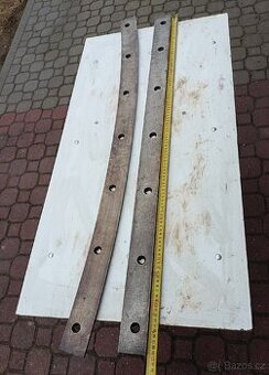 Nože na pákové metrové nůžky na papír.