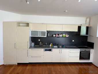 Kuchyňská linka na míru,kvalitní + vestavné spotřebiče