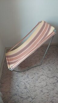 Rozkládací zahradní lehátko