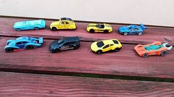 Stare zapalovače ,nůžky ,hodinky ,autíčka .