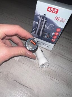 Autoadaptér do auta – USB + USB-C (30W)