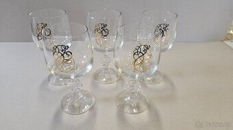 Elegantní sklenice na víno