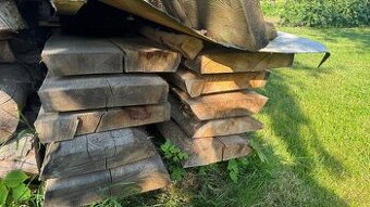 Vyschlé dubové řezivo