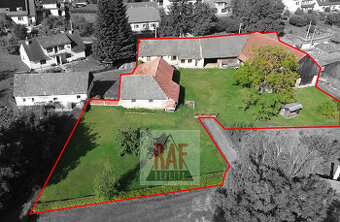 Prodej - zemědělská usedlost, stodoly, pozemky - Moravec